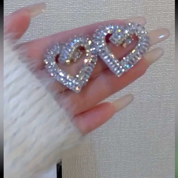 WOMANS RHINESTONE OPEN HEART EARRINGS - Picture 2 of 4